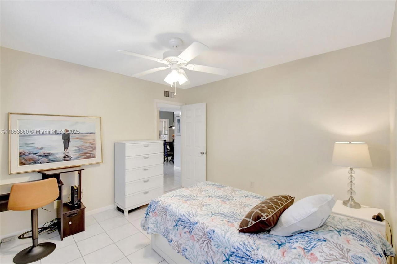 Real estate property located at 415 2nd St #124, Broward, Star Paradise Condo, Hallandale Beach, FL