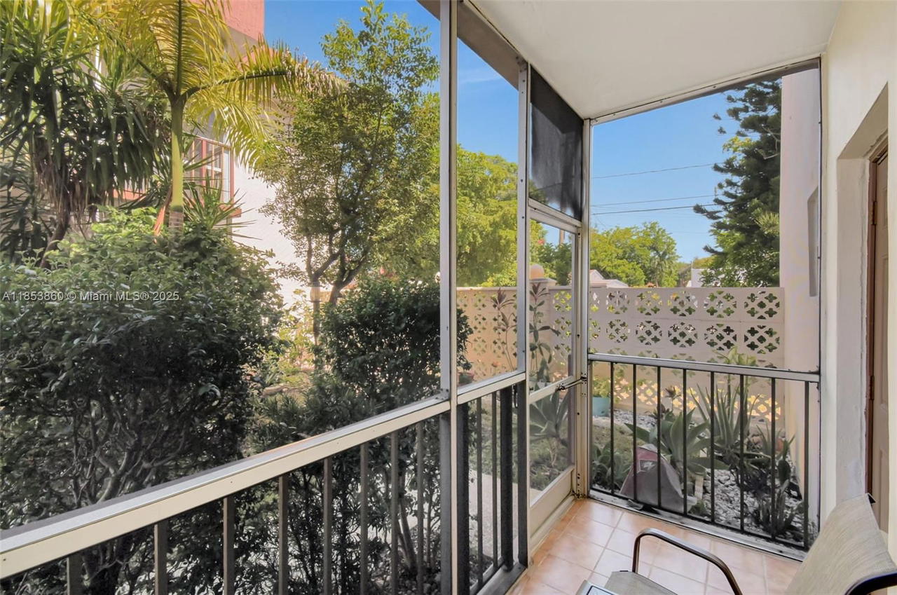 Real estate property located at 415 2nd St #124, Broward, Star Paradise Condo, Hallandale Beach, FL