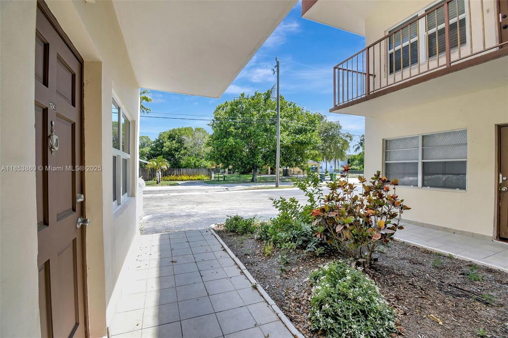 Real estate property located at 415 2nd St #124, Broward, Star Paradise Condo, Hallandale Beach, FL
