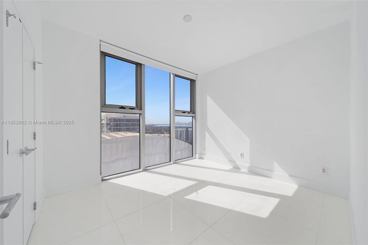 Real estate property located at 6899 Collins Ave #2108, Miami-dade, North Carillon Beach Cond, Miami Beach, FL
