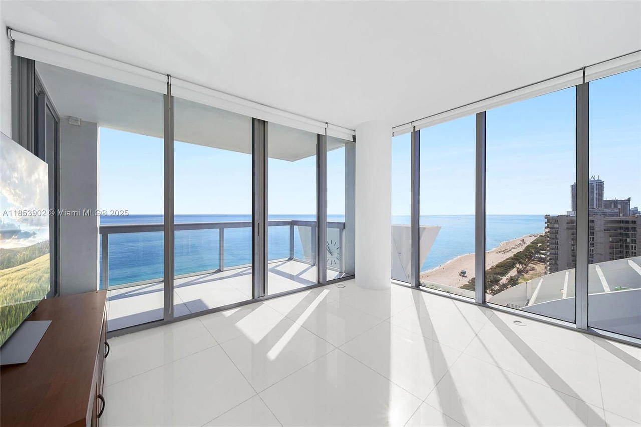 Real estate property located at 6899 Collins Ave #2108, Miami-dade, North Carillon Beach Cond, Miami Beach, FL
