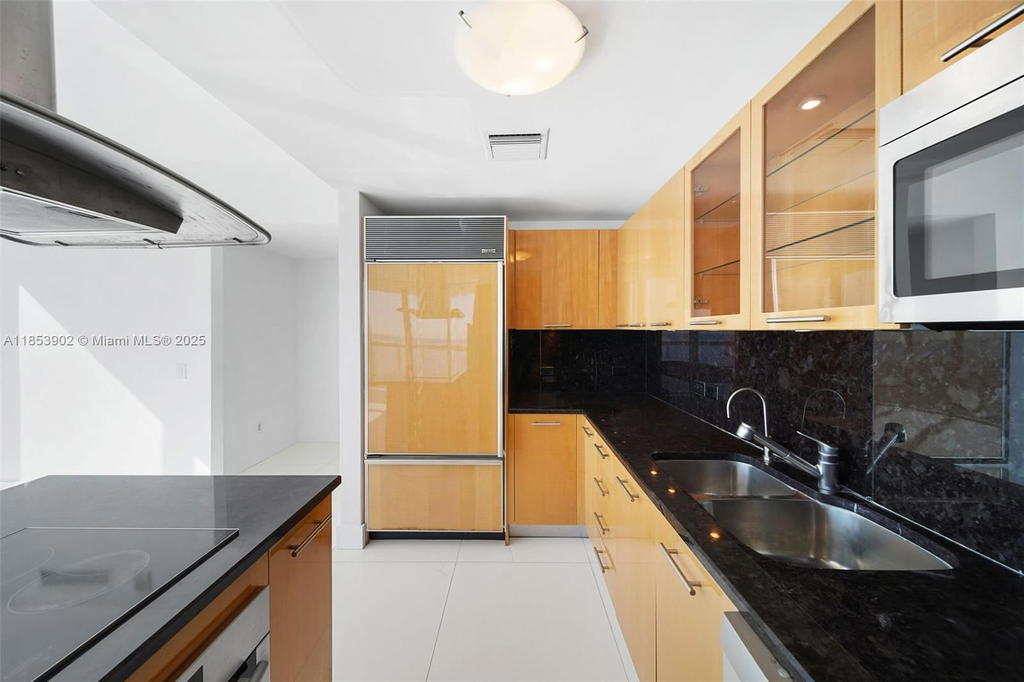 Real estate property located at 6899 Collins Ave #2108, Miami-dade, North Carillon Beach Cond, Miami Beach, FL
