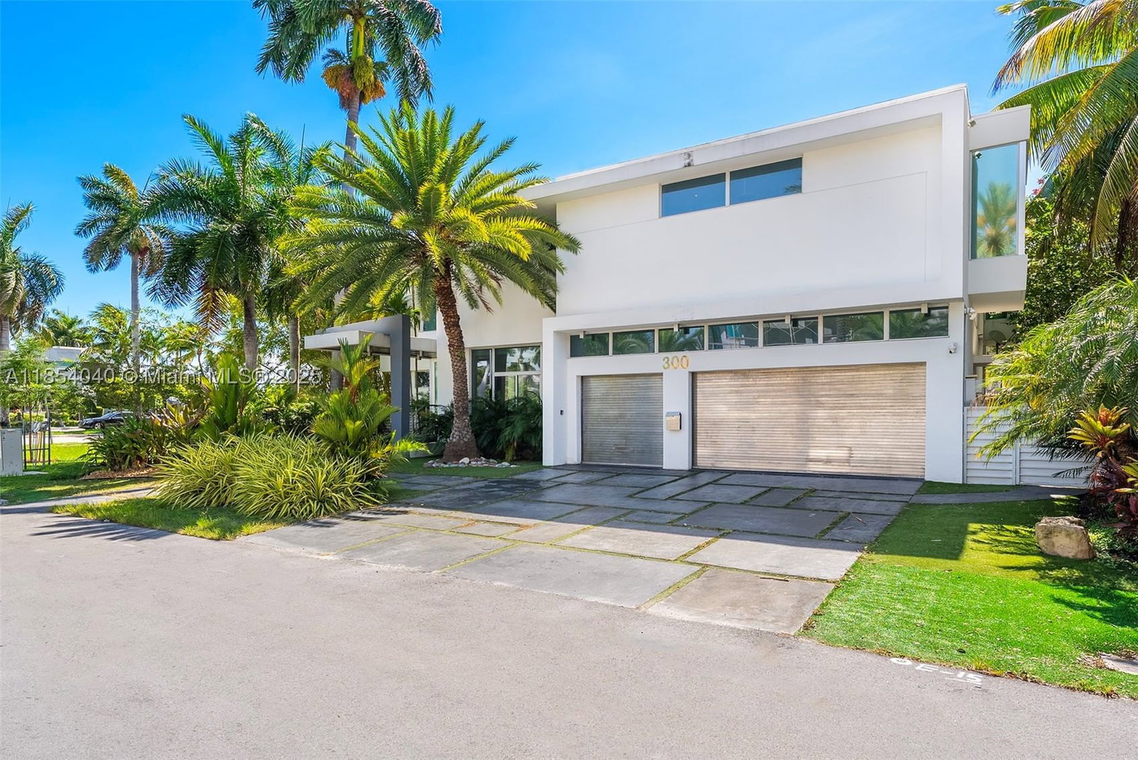 Real estate property located at 300 Royal Plaza Dr, Broward, Stilwell Isles, Fort Lauderdale, FL