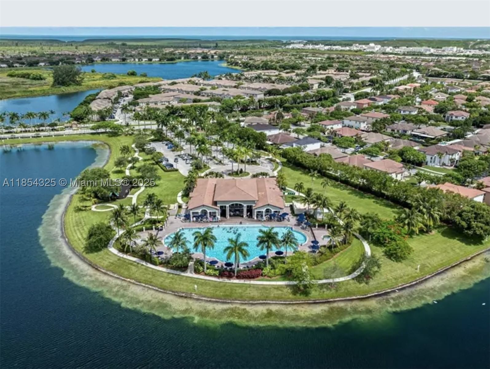 Real estate property located at 8877 223rd Ln, Miami-dade, Lakes By The Bay Gee, Cutler Bay, FL