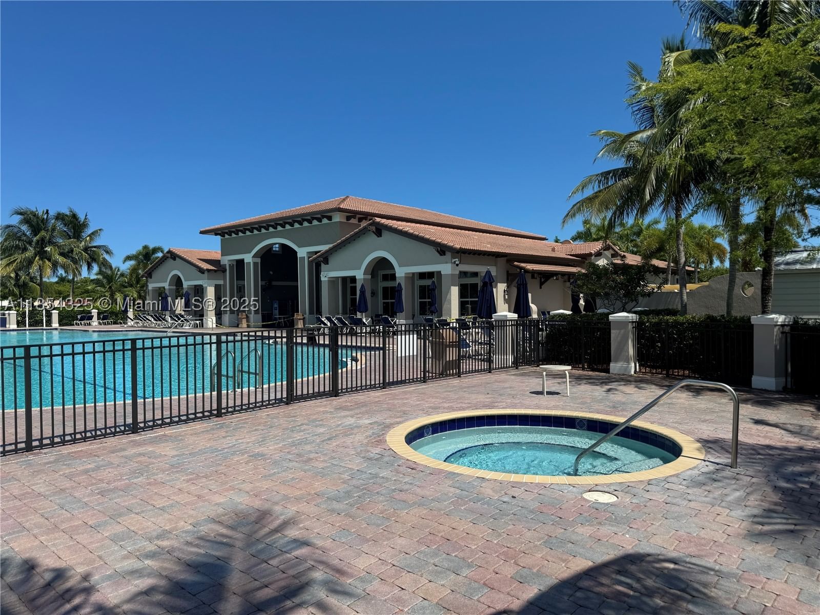 Real estate property located at 8877 223rd Ln, Miami-dade, Lakes By The Bay Gee, Cutler Bay, FL
