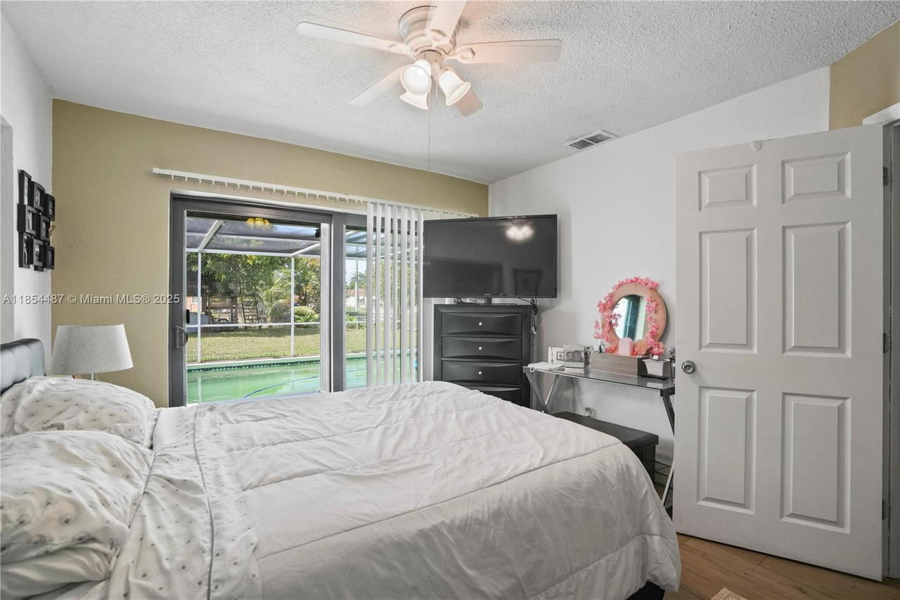 Real estate property located at 4301 45th Ave, Broward, Oakland Estates 1st Sec, Lauderdale Lakes, FL