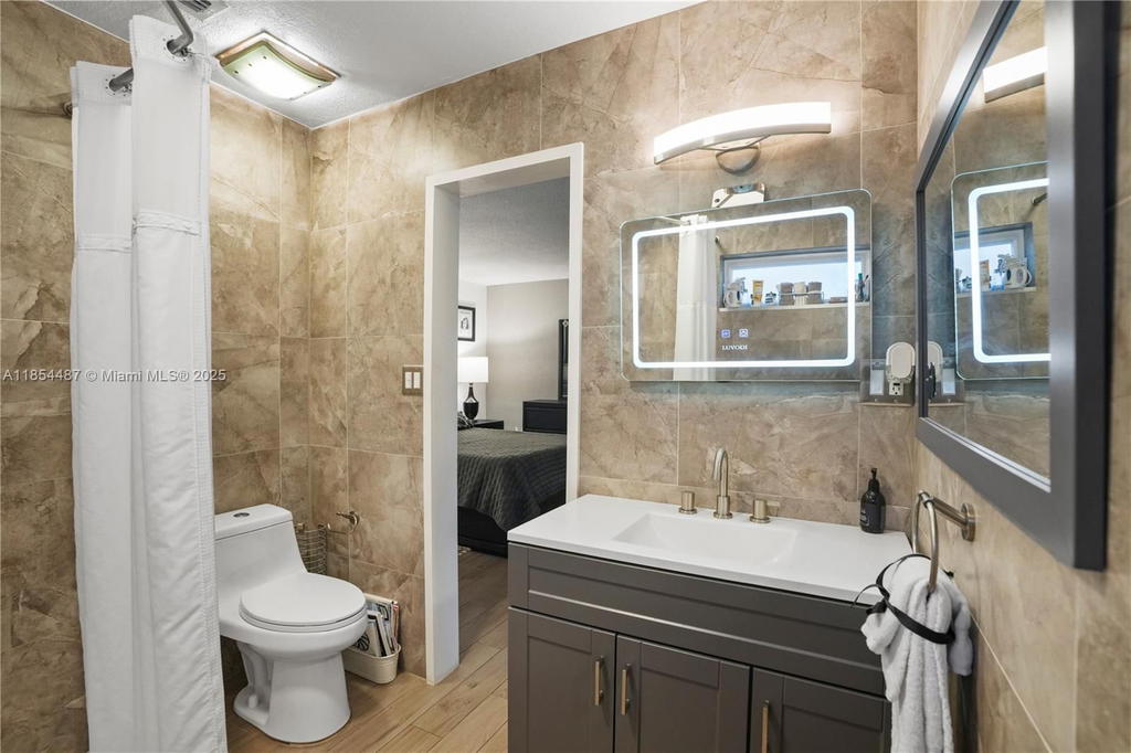Real estate property located at 4301 45th Ave, Broward, Oakland Estates 1st Sec, Lauderdale Lakes, FL