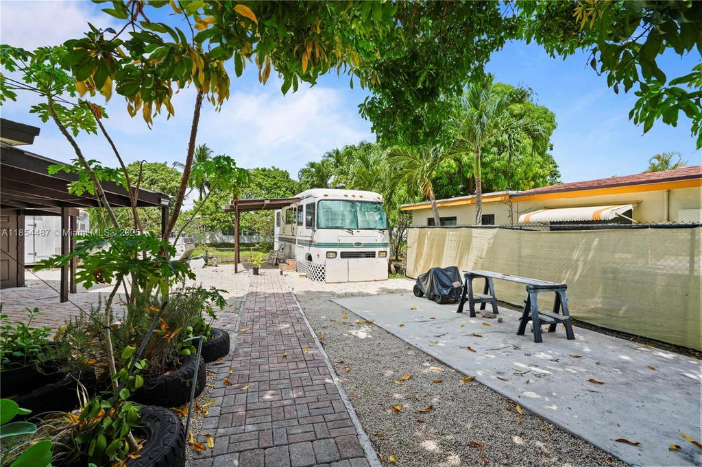 Real estate property located at 4301 45th Ave, Broward, Oakland Estates 1st Sec, Lauderdale Lakes, FL