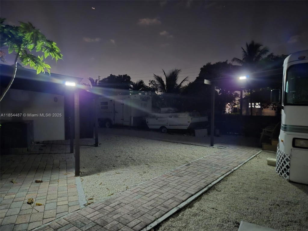 Real estate property located at 4301 45th Ave, Broward, Oakland Estates 1st Sec, Lauderdale Lakes, FL