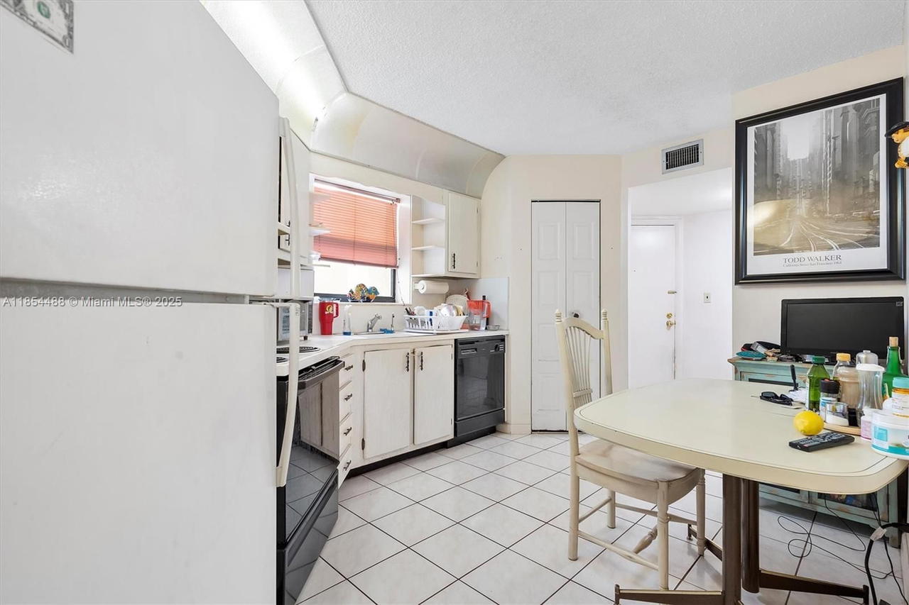 Real estate property located at 6855 Broward Blvd #405, Broward, Plantation Club B Condo, Plantation, FL