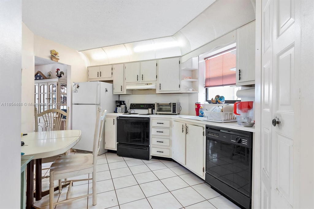Real estate property located at 6855 Broward Blvd #405, Broward, Plantation Club B Condo, Plantation, FL