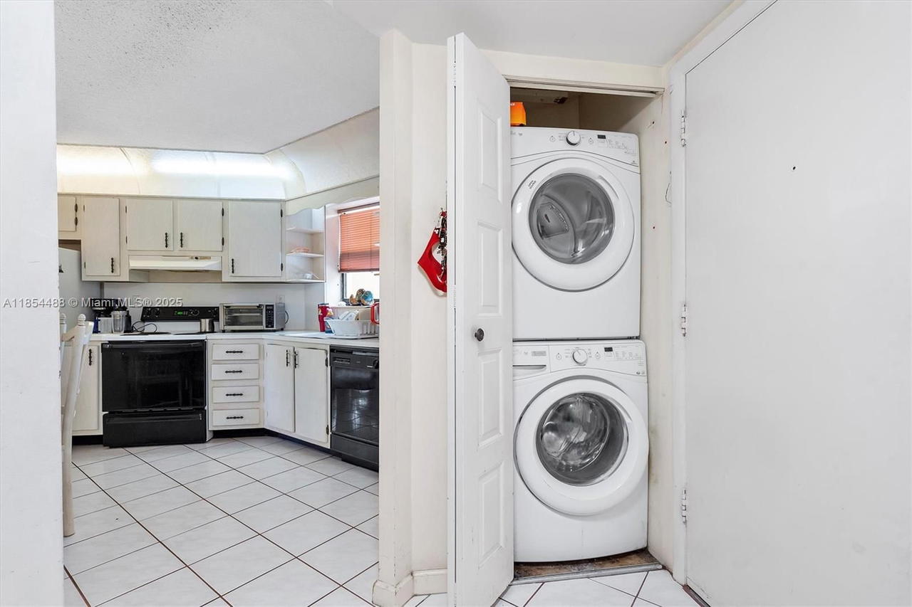 Real estate property located at 6855 Broward Blvd #405, Broward, Plantation Club B Condo, Plantation, FL