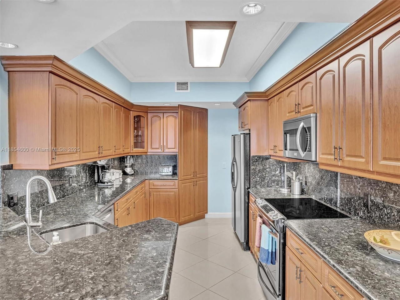 Real estate property located at 3255 184th St #12406, Miami-dade, Village By The Bay Condo, Aventura, FL