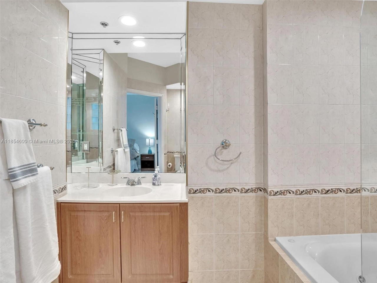 Real estate property located at 3255 184th St #12406, Miami-dade, Village By The Bay Condo, Aventura, FL