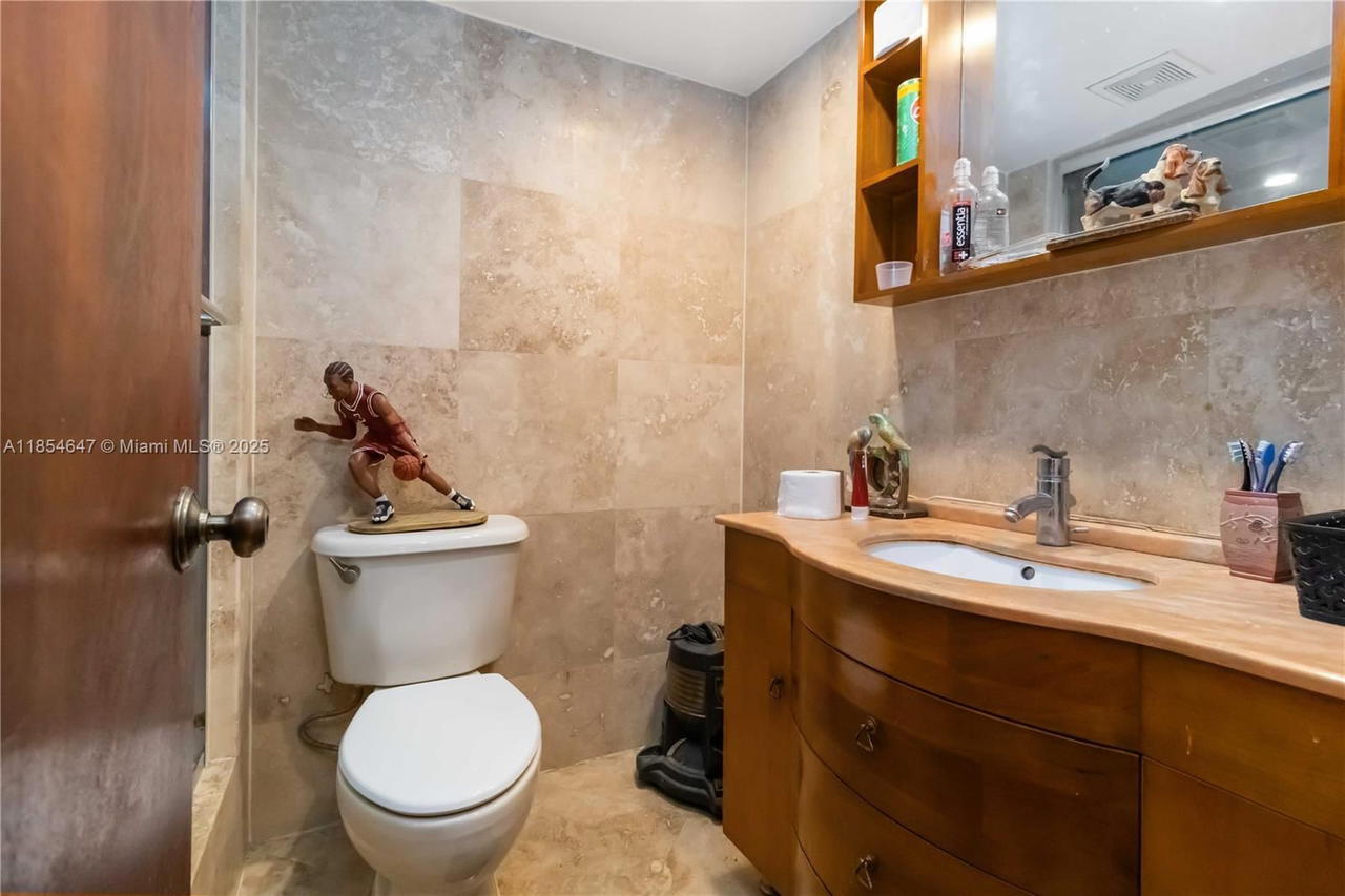 Real estate property located at 4140 79th Ave #1B, Miami-dade, Doral Gardens Condo, Doral, FL
