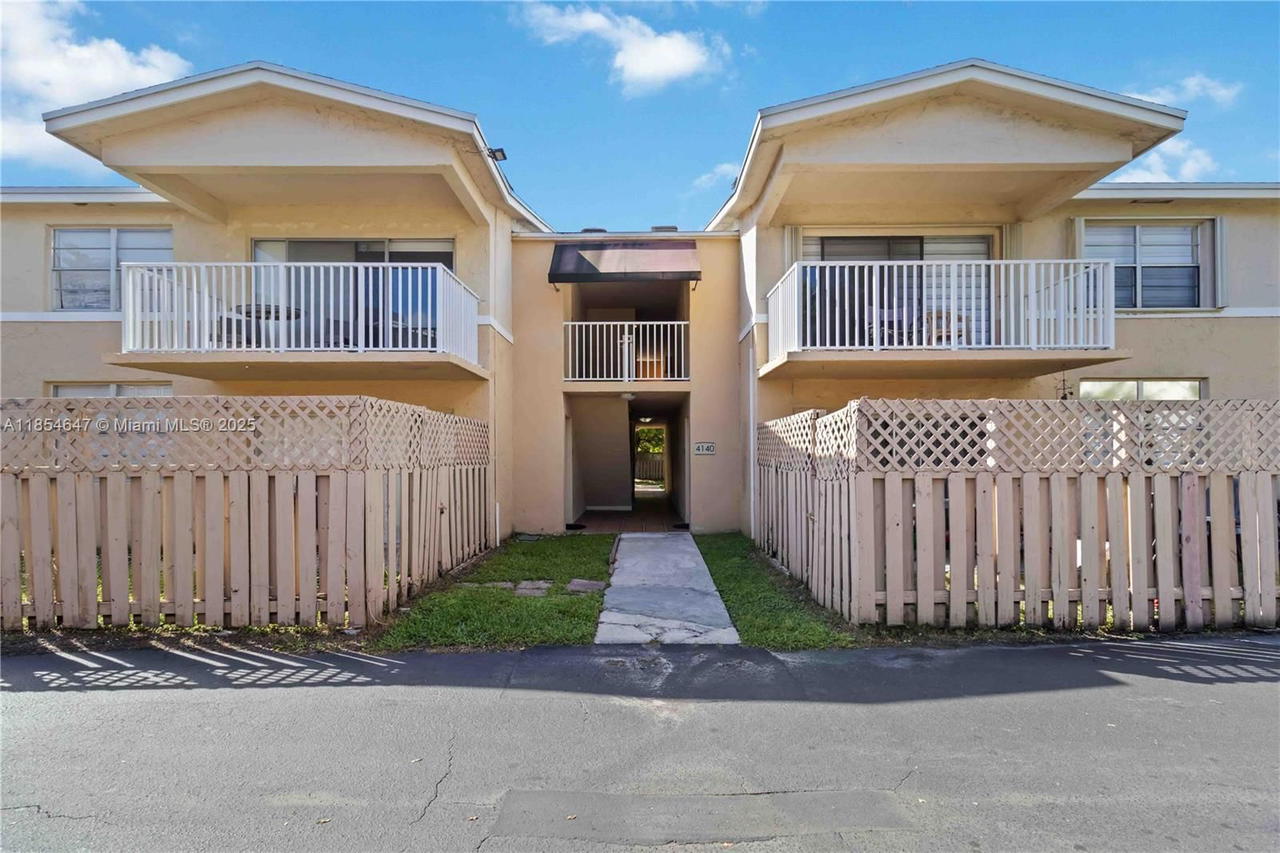 Real estate property located at 4140 79th Ave #1B, Miami-dade, Doral Gardens Condo, Doral, FL