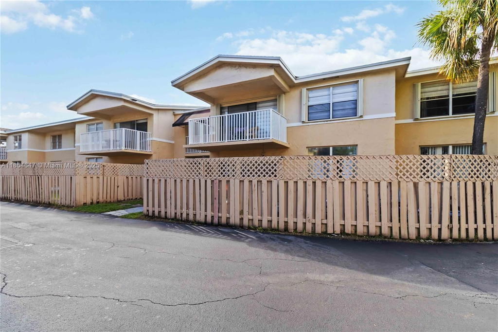 Real estate property located at 4140 79th Ave #1B, Miami-dade, Doral Gardens Condo, Doral, FL