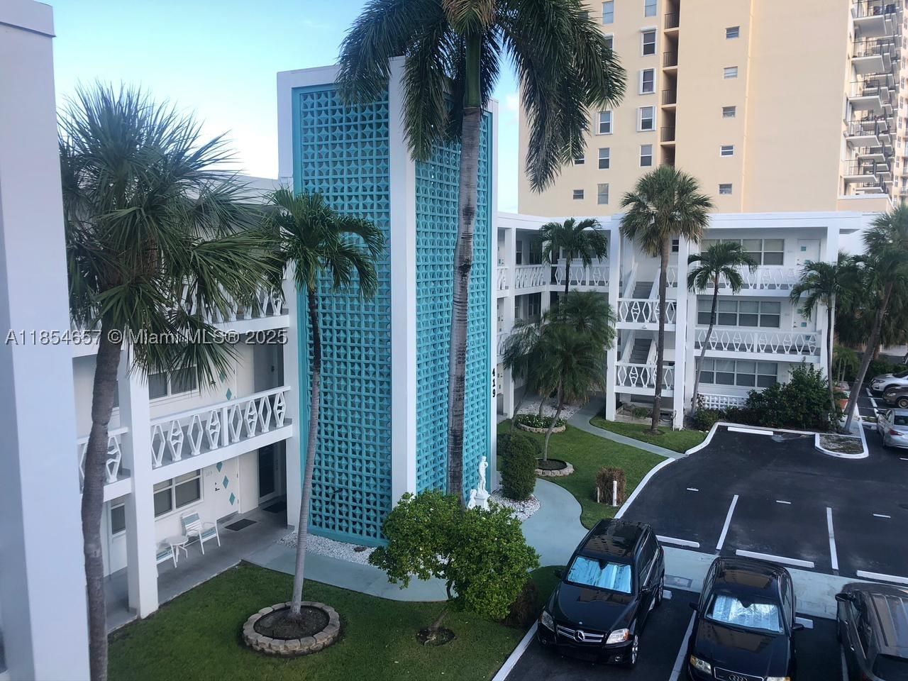 Real estate property located at 419 Golden Isles Dr #305, Broward, Yorkdales Carallton Isle, Hallandale Beach, FL