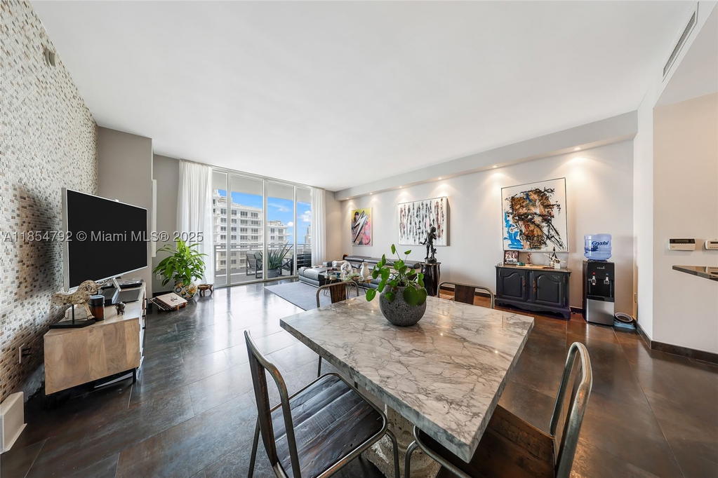 Real estate property located at 901 Brickell Key Blvd #3002, Miami-dade, Carbonell Condo, Miami, FL