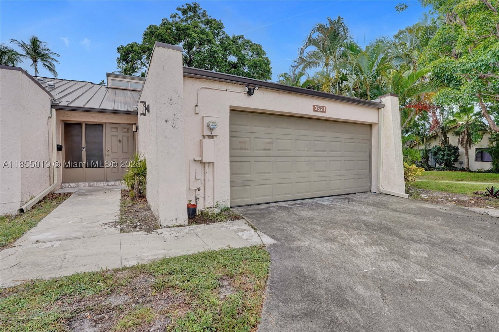Real estate property located at 3621 Lime Hill Rd #202, Broward, Hills Of Inverrary Tract, Lauderhill, FL