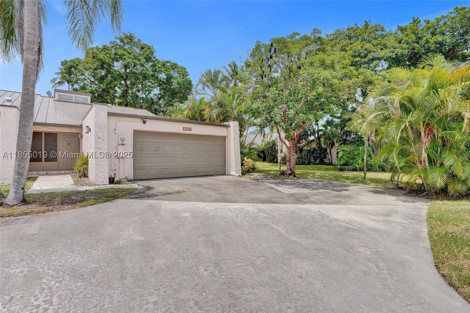 Real estate property located at 3621 Lime Hill Rd #202, Broward, Hills Of Inverrary Tract, Lauderhill, FL