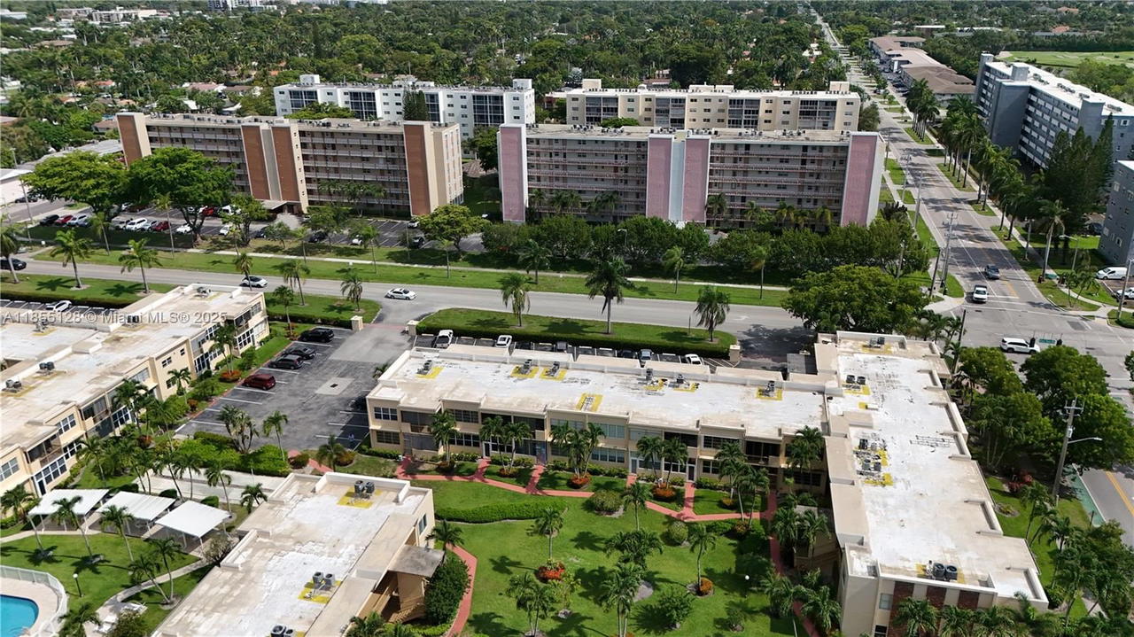 Real estate property located at 1350 Atlantic Shores Blvd #309, Broward, Irvington Gardens Condo, Hallandale Beach, FL