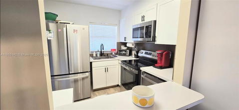 Real estate property located at 9480 Sunrise Lakes Blvd #306, Broward, Sunrise Lakes 133 Condo, Sunrise, FL