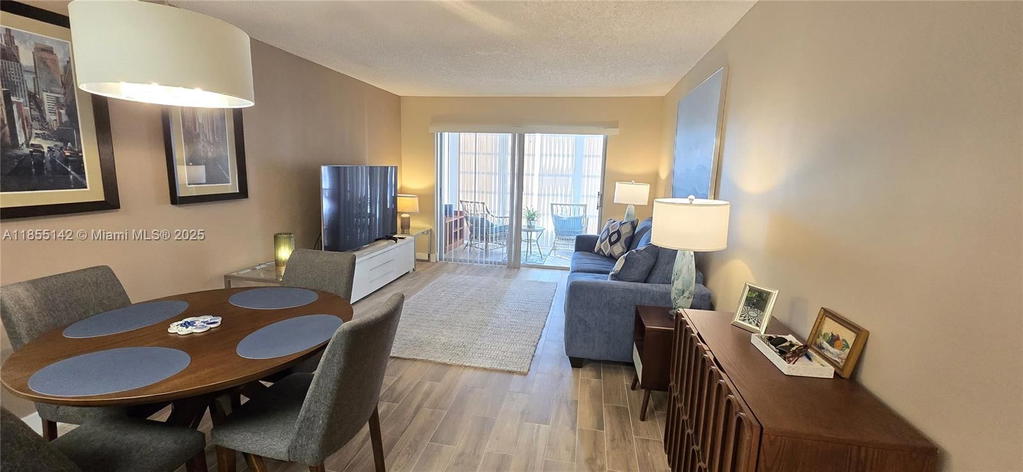Real estate property located at 9480 Sunrise Lakes Blvd #306, Broward, Sunrise Lakes 133 Condo, Sunrise, FL