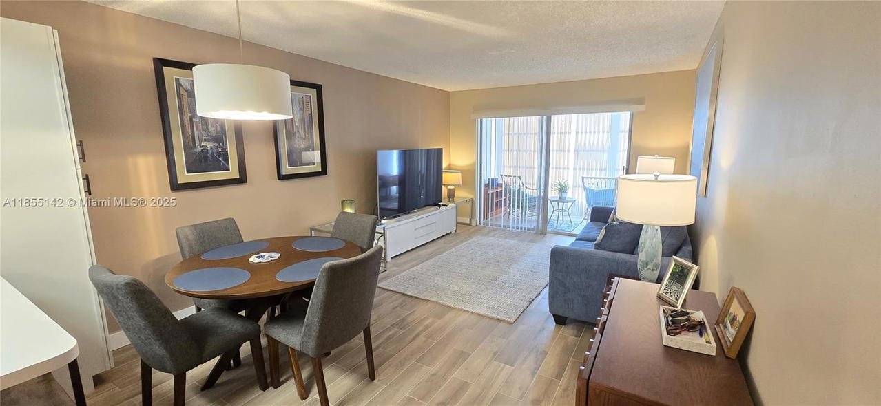 Real estate property located at 9480 Sunrise Lakes Blvd #306, Broward, Sunrise Lakes 133 Condo, Sunrise, FL