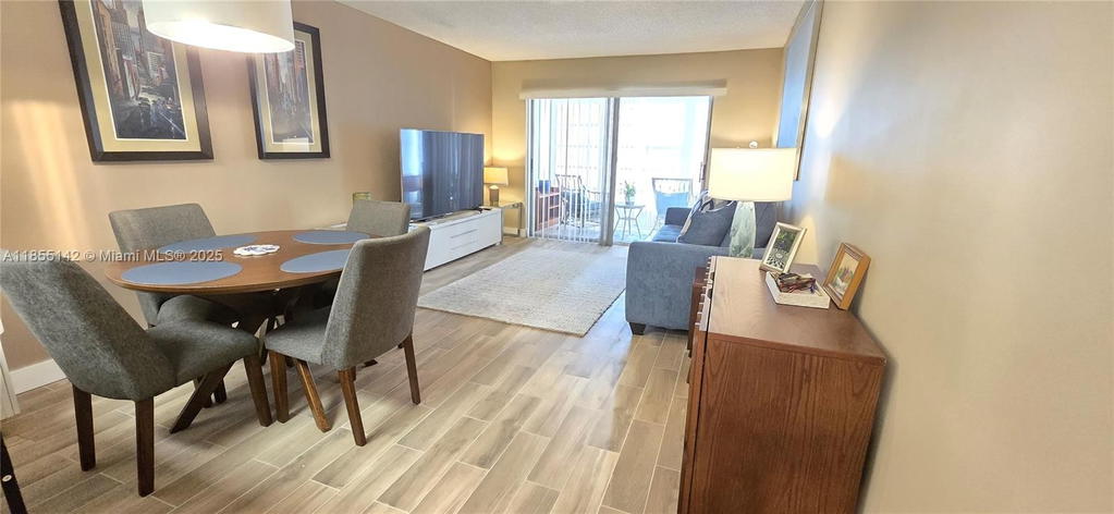 Real estate property located at 9480 Sunrise Lakes Blvd #306, Broward, Sunrise Lakes 133 Condo, Sunrise, FL