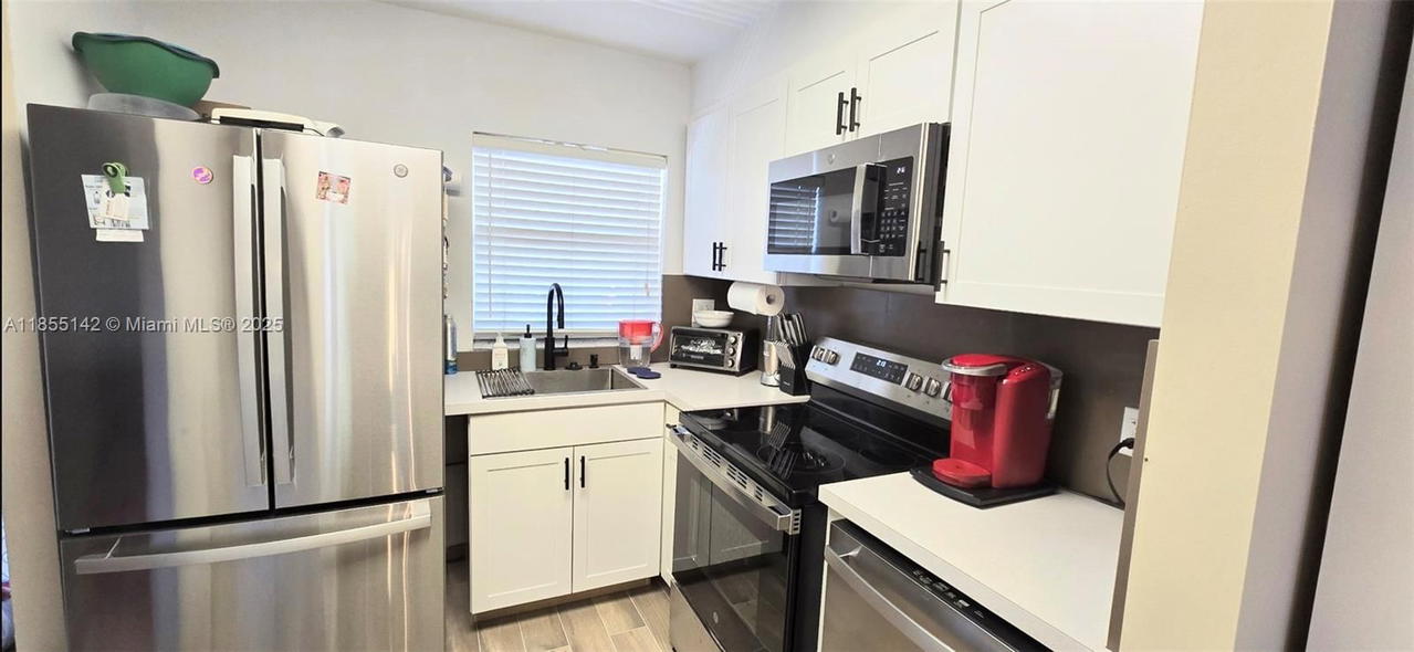 Real estate property located at 9480 Sunrise Lakes Blvd #306, Broward, Sunrise Lakes 133 Condo, Sunrise, FL