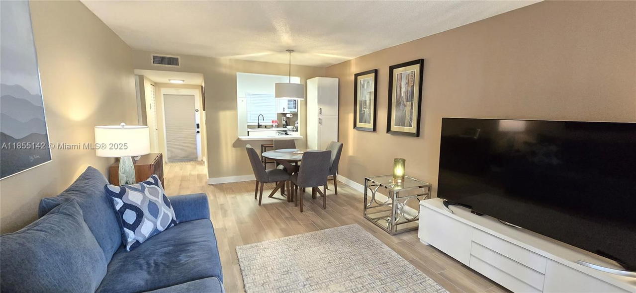 Real estate property located at 9480 Sunrise Lakes Blvd #306, Broward, Sunrise Lakes 133 Condo, Sunrise, FL