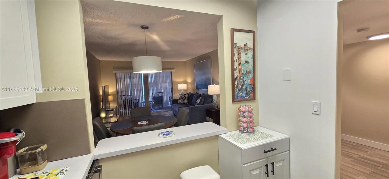 Real estate property located at 9480 Sunrise Lakes Blvd #306, Broward, Sunrise Lakes 133 Condo, Sunrise, FL