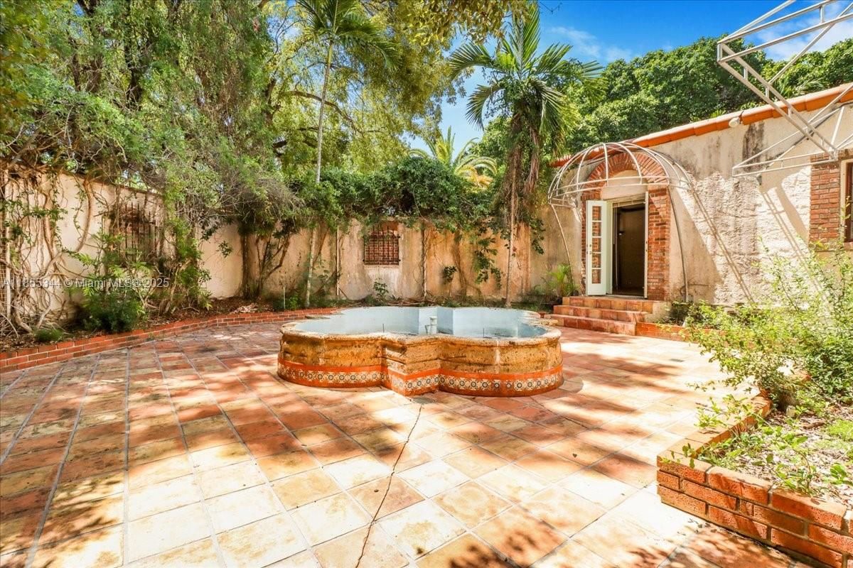 Real estate property located at 5900 5th Ave, Miami-dade, Bayshore Amd, Miami, FL