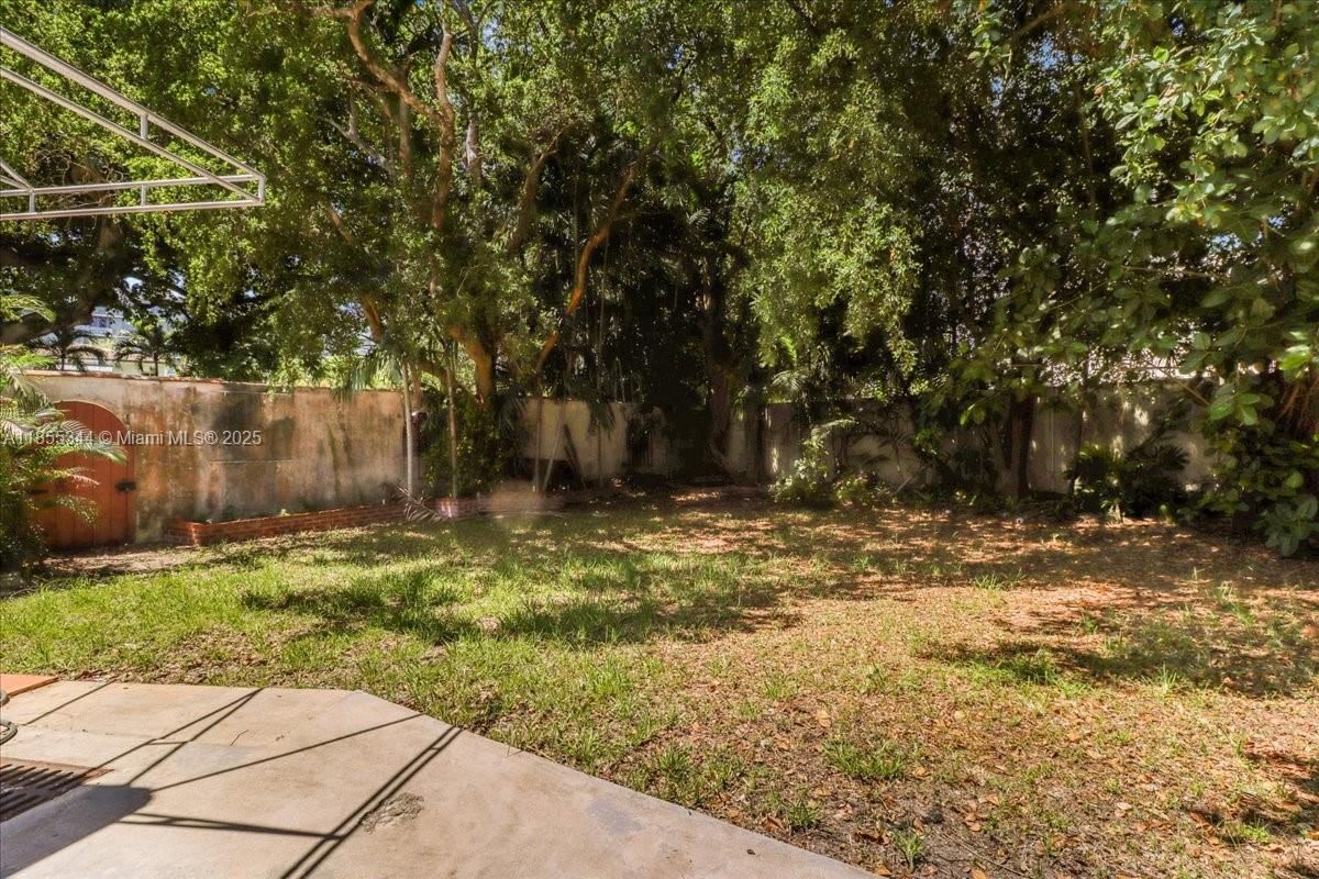 Real estate property located at 5900 5th Ave, Miami-dade, Bayshore Amd, Miami, FL