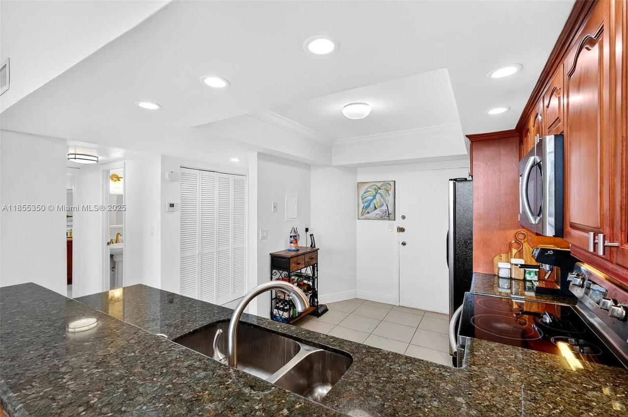 Real estate property located at 1351 Miami Gardens Dr #1712E, Miami-dade, Buckley Towers Condo - Ea, Miami, FL