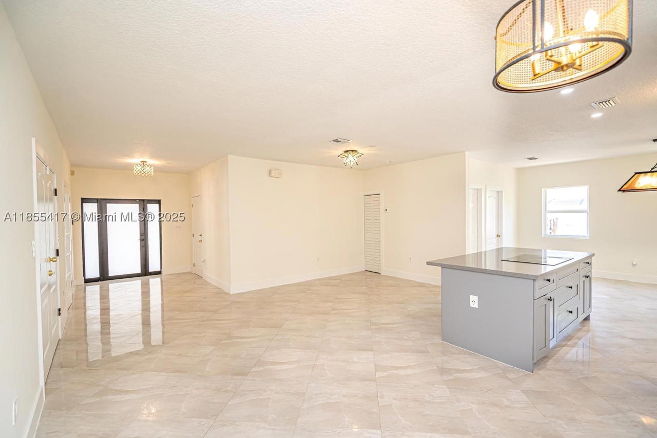 Real estate property located at 2810 114th Ave, Miami-dade, Coral Way Estates, Miami, FL