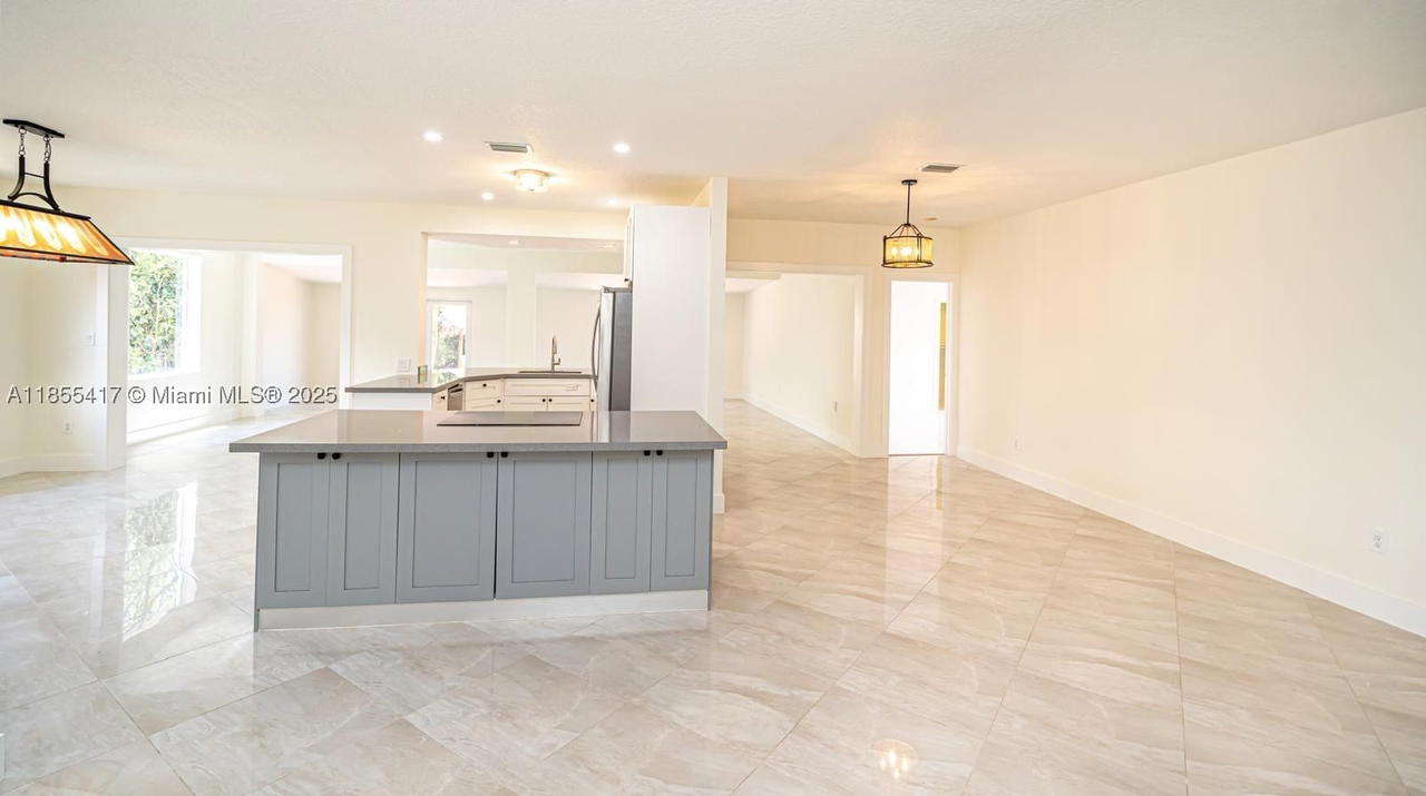 Real estate property located at 2810 114th Ave, Miami-dade, Coral Way Estates, Miami, FL