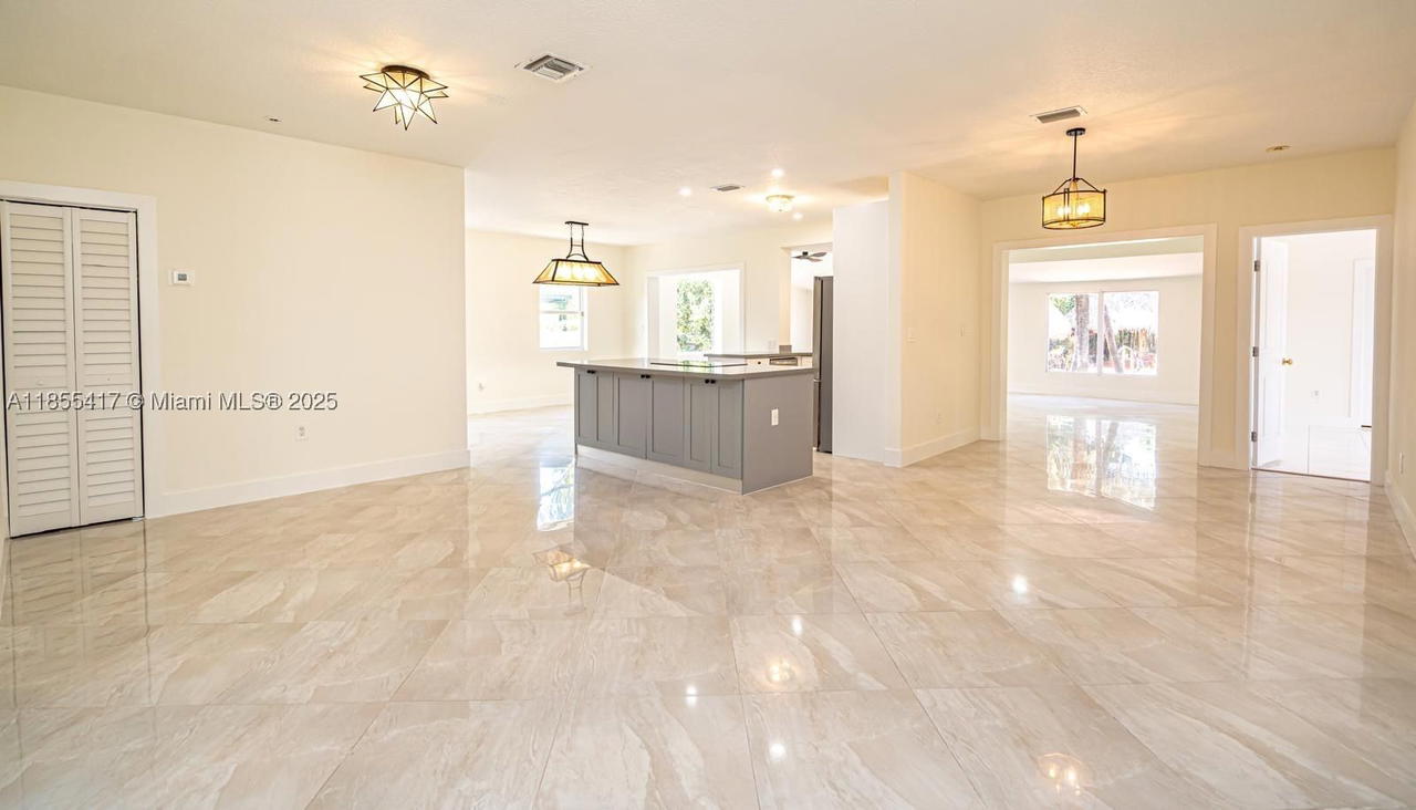 Real estate property located at 2810 114th Ave, Miami-dade, Coral Way Estates, Miami, FL
