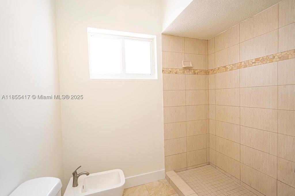 Real estate property located at 2810 114th Ave, Miami-dade, Coral Way Estates, Miami, FL