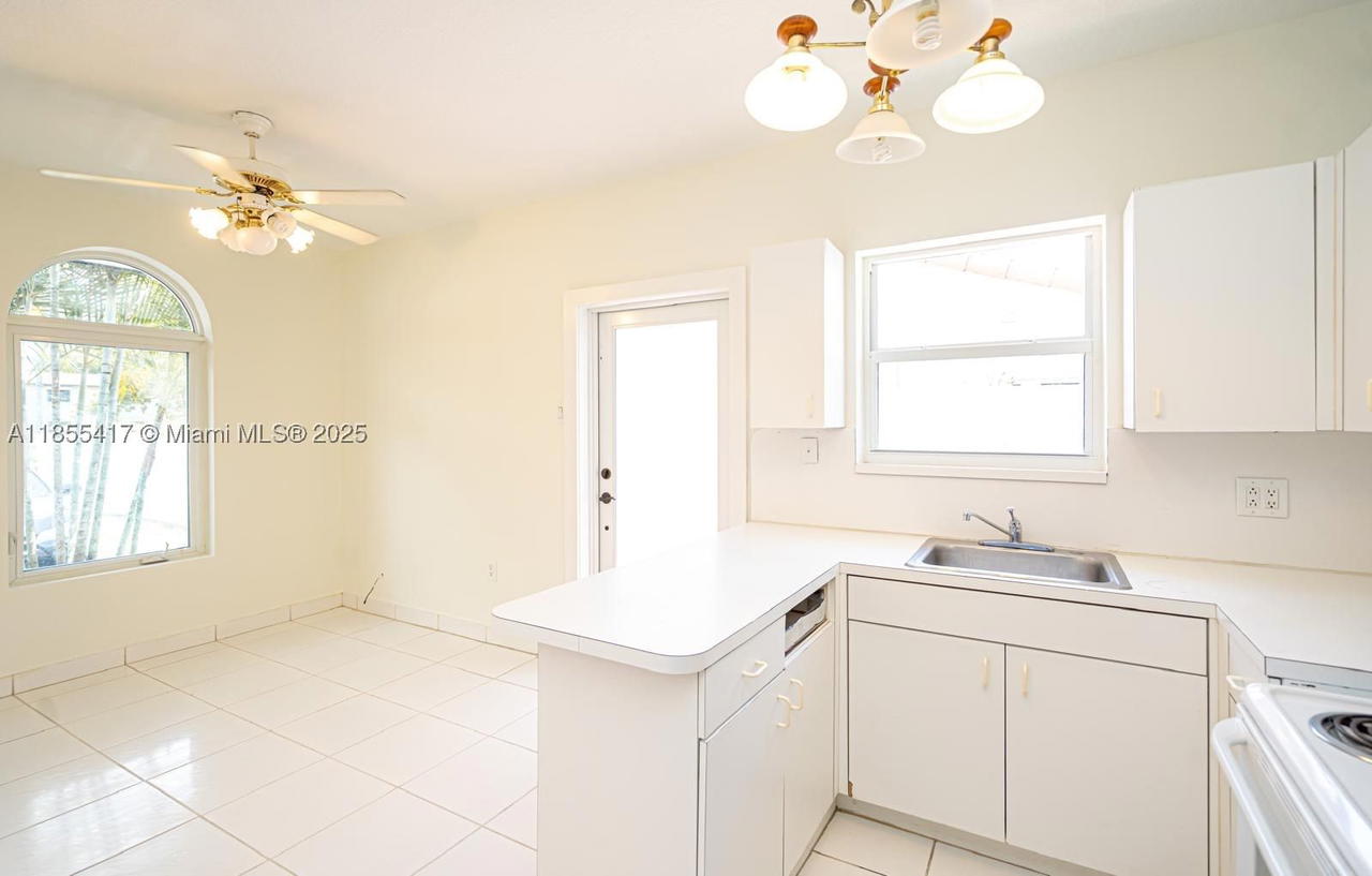 Real estate property located at 2810 114th Ave, Miami-dade, Coral Way Estates, Miami, FL