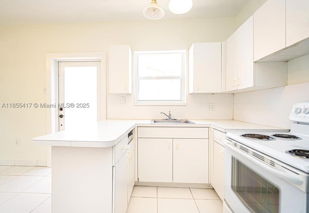 Real estate property located at 2810 114th Ave, Miami-dade, Coral Way Estates, Miami, FL