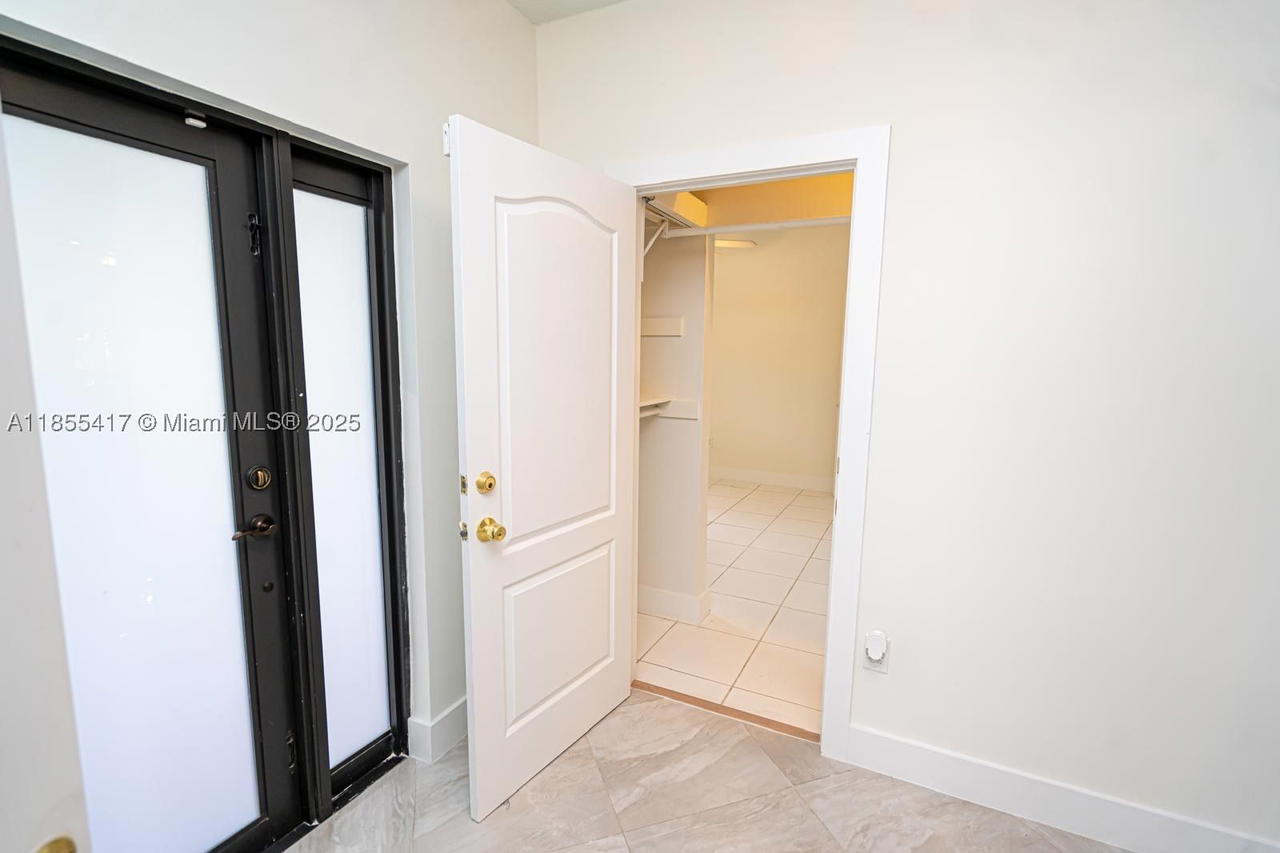 Real estate property located at 2810 114th Ave, Miami-dade, Coral Way Estates, Miami, FL