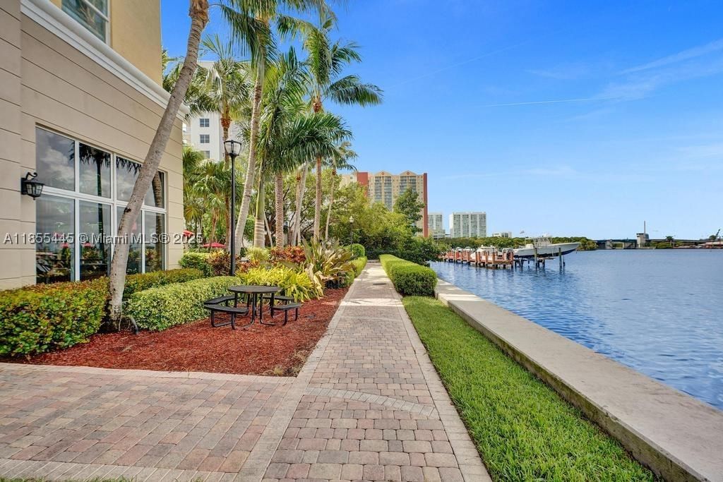Real estate property located at 17100 Bay Rd #1511, Miami-dade, Porto Bellagio Condo, Sunny Isles Beach, FL