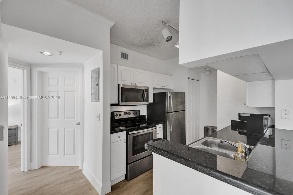Real estate property located at 17100 Bay Rd #1511, Miami-dade, Porto Bellagio Condo, Sunny Isles Beach, FL