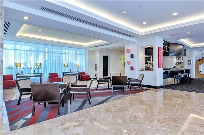 Real estate property located at 2670 Sunrise Blvd #521, Broward, Gallery One Condo, Fort Lauderdale, FL