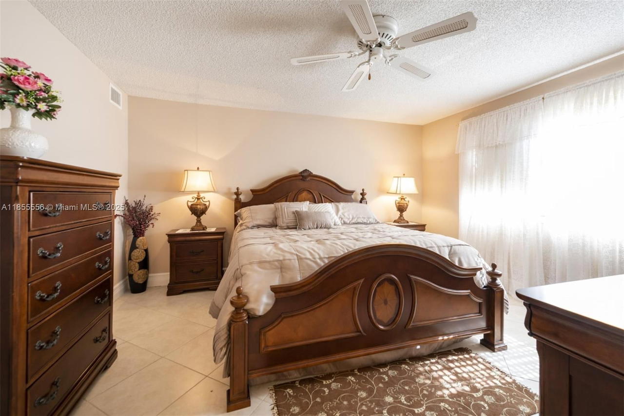 Real estate property located at 4965 Sabal Palm Blvd #303, Broward, Lakes Of Carriage Hills, Tamarac, FL
