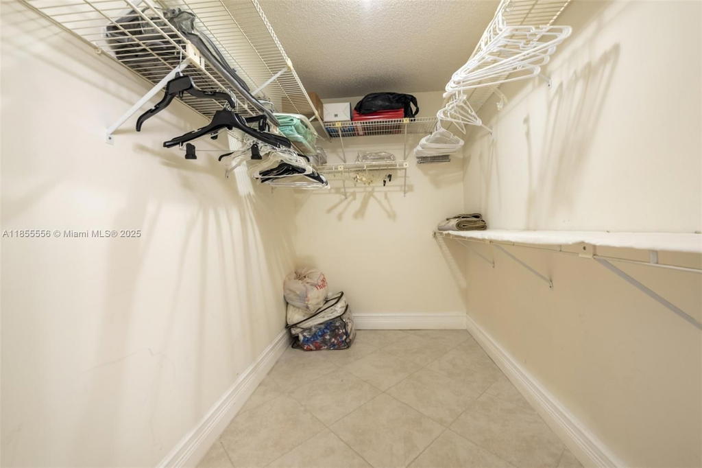 Real estate property located at 4965 Sabal Palm Blvd #303, Broward, Lakes Of Carriage Hills, Tamarac, FL