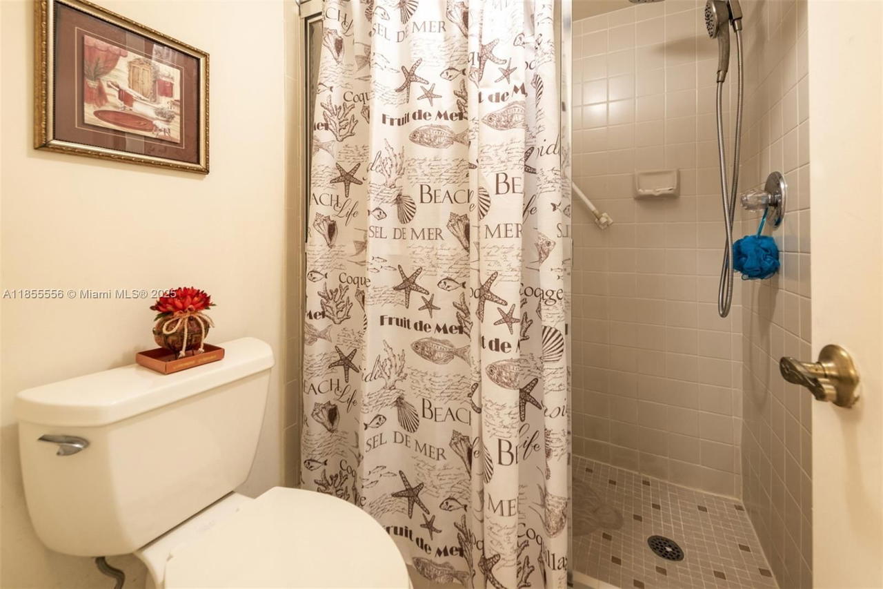 Real estate property located at 4965 Sabal Palm Blvd #303, Broward, Lakes Of Carriage Hills, Tamarac, FL