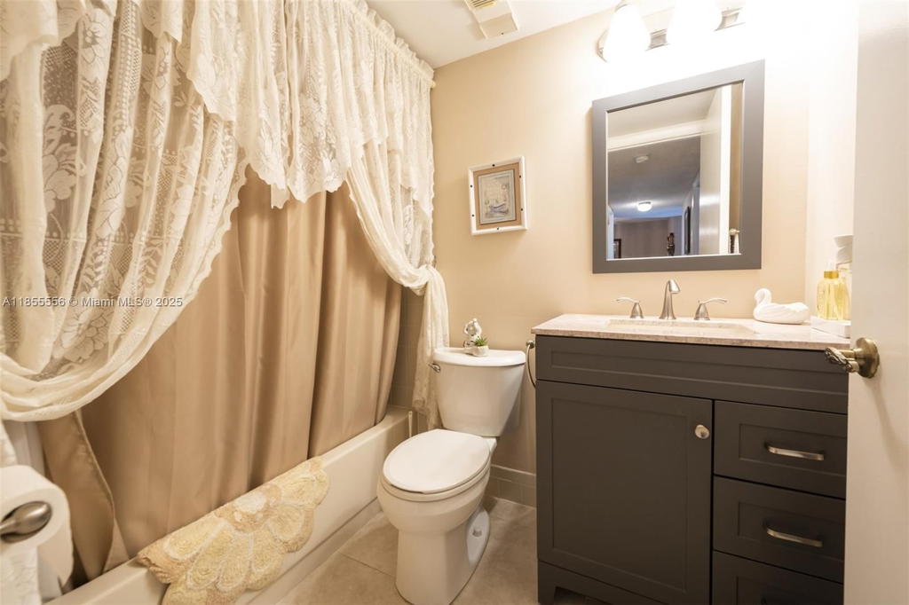 Real estate property located at 4965 Sabal Palm Blvd #303, Broward, Lakes Of Carriage Hills, Tamarac, FL